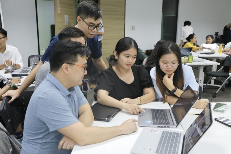Based on the Learning-by-Doing model, this program offers students the chance to learn by applying digital marketing strategies to various companies.