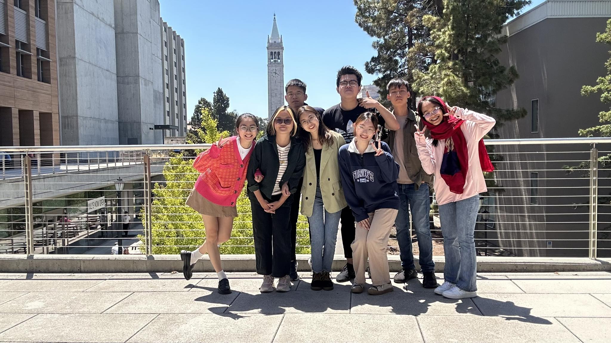Kien cùng các thành viên Việt Nam tham dự SVIC trong khuôn viên Đại học California tại Berkeley