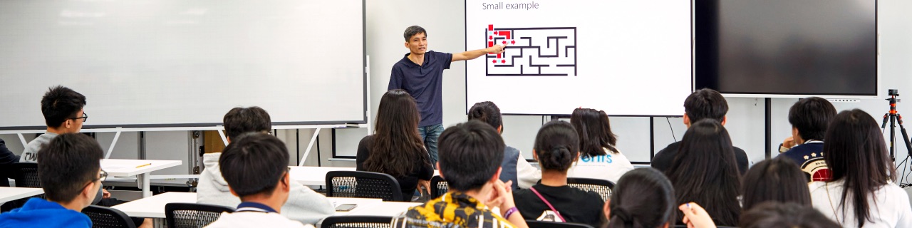Ngành Khoa học Máy tính tại Fulbright cung cấp kiến thức lý thuyết kết hợp trải nghiệm thực tế cho sinh viên
