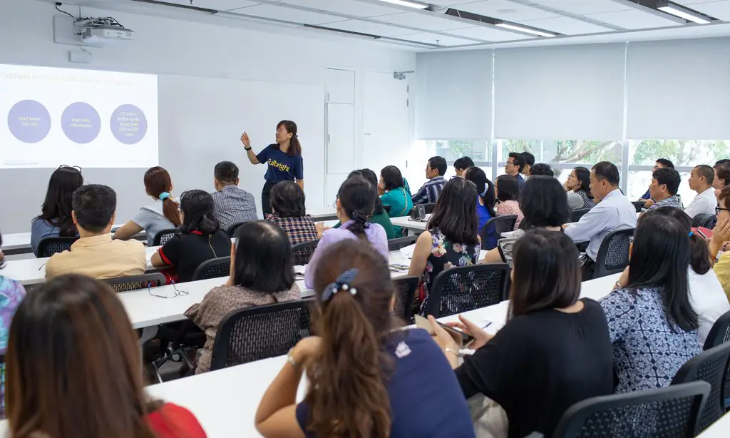Giám đốc Khối Tuyển sinh và Truyền thông Lê Thị Quỳnh Trâm giải thích về cách tiếp cận giáo dục bình đẳng tại Fulbright.